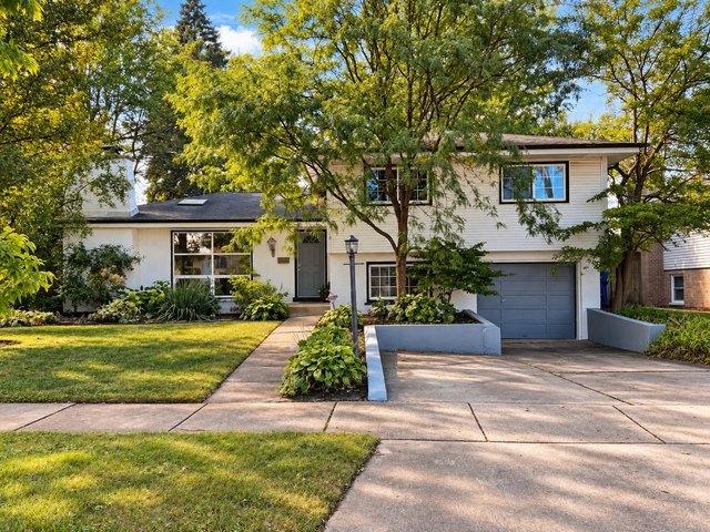 House for sale in Des Plaines, Illinois