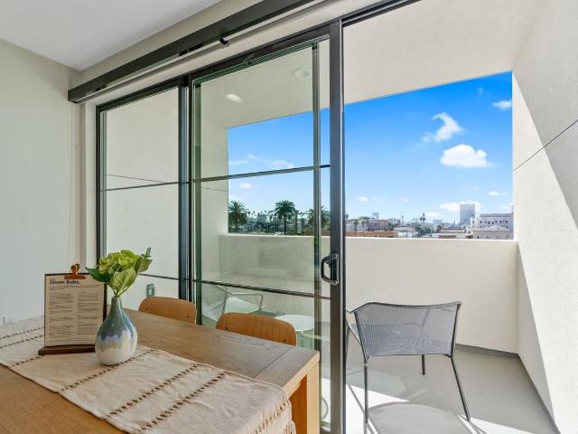Apartment for rent in Canoga Park, California
