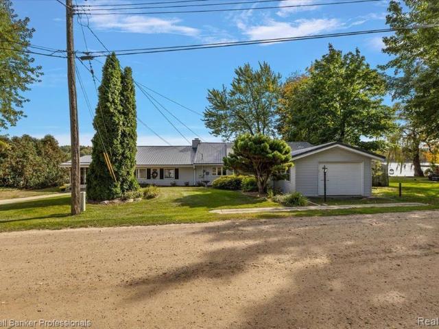 House for sale in Columbiaville
