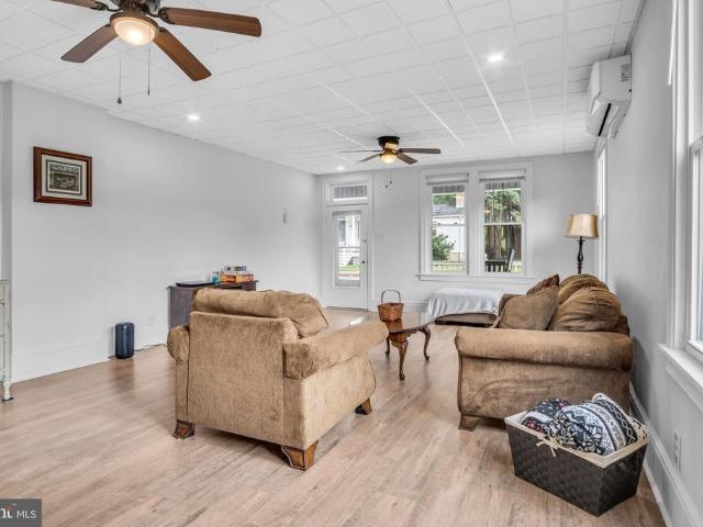 Townhouse for sale in Red Lion