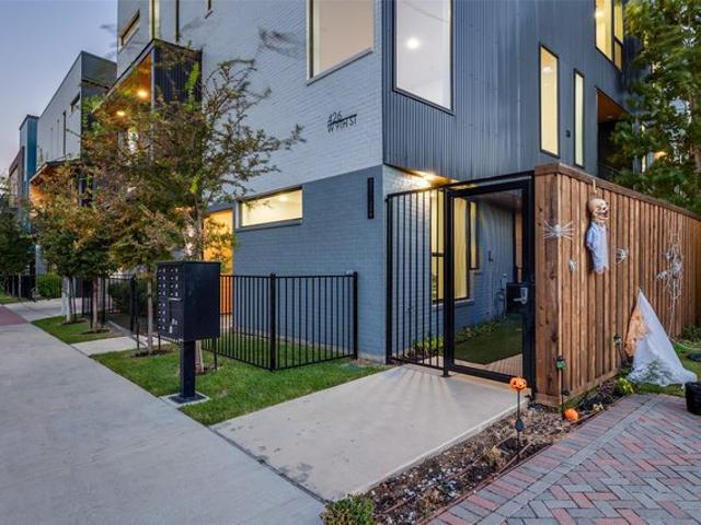 Condo for sale in Dallas, Texas
