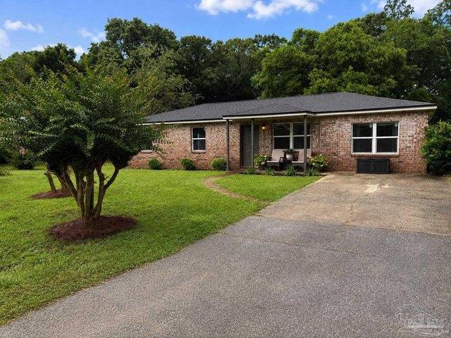 House for sale in Pace, Florida