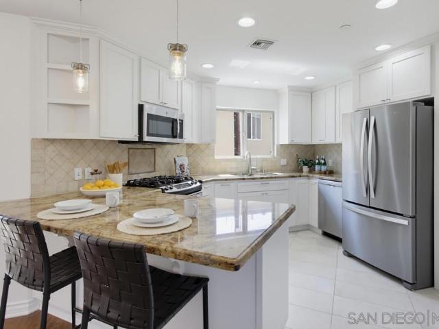 Townhouse for sale in Pacific Beach, San Diego