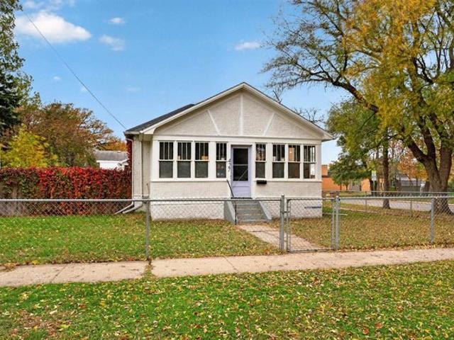 House for sale in Downtown, Minot