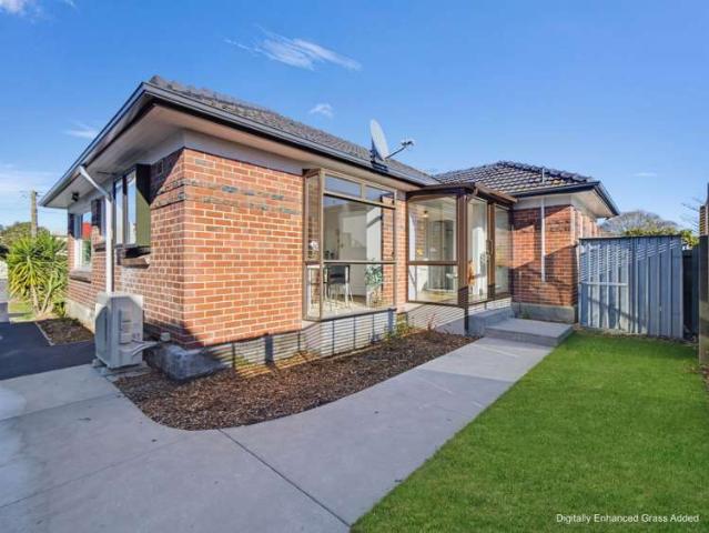 Townhouse for sale in Chaslands, Canterbury