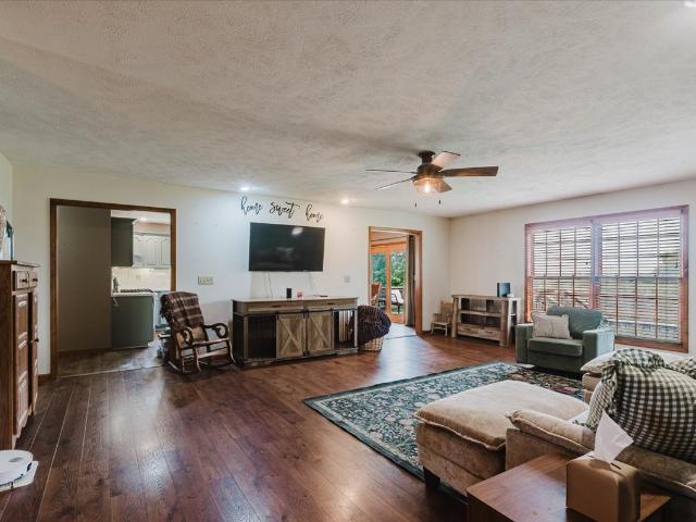 House for sale in Colfax, McLean County