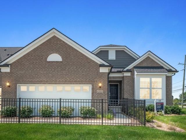Condo for sale in Clinton Township, Michigan