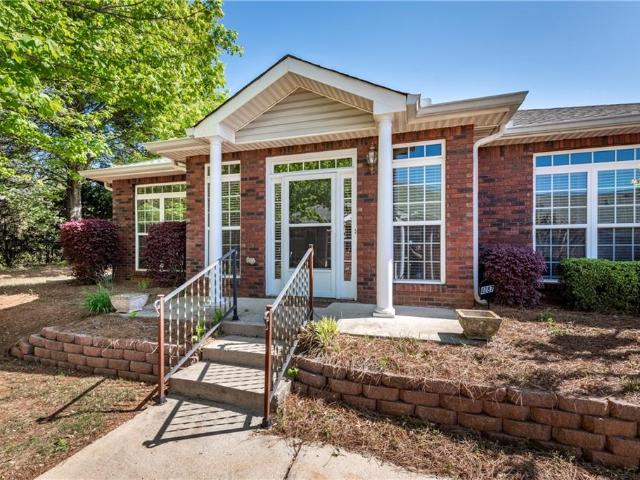 Condo for sale in Oakwood, Georgia