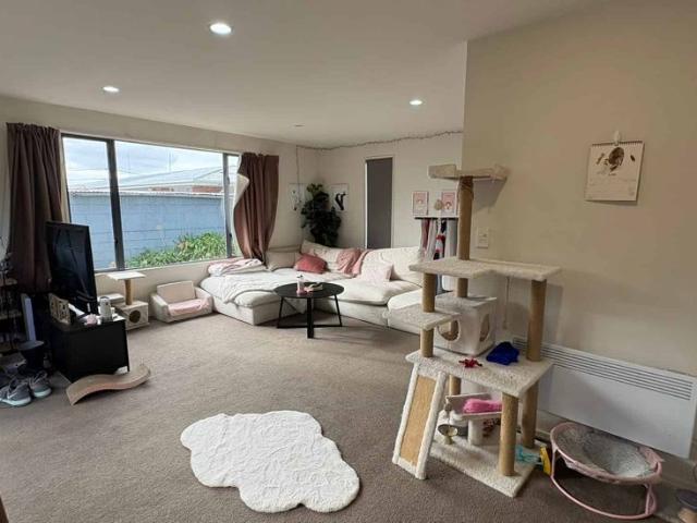 Townhouse for rent in Heathcote, Canterbury