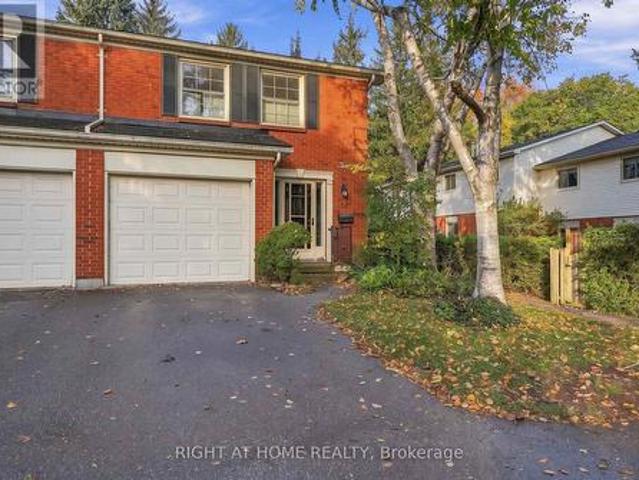 Townhouse for sale in Southdale, London