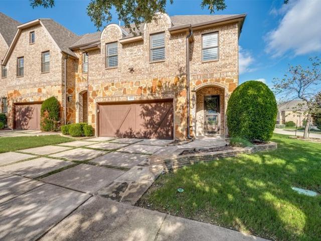 Townhouse for sale in Carrollton, Texas