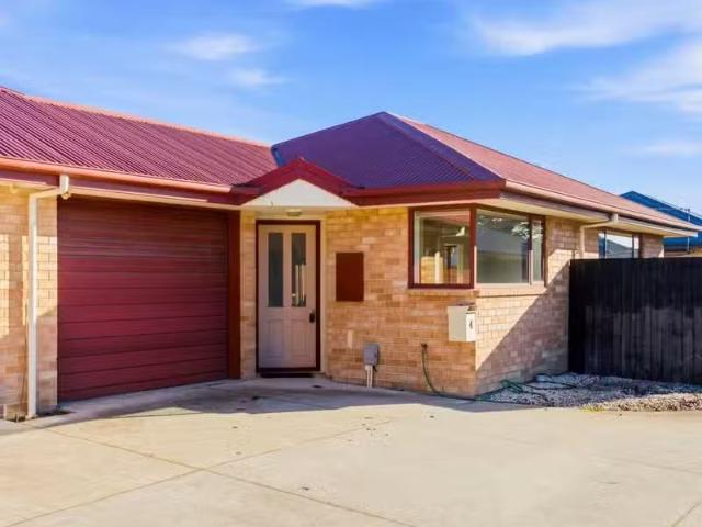 House for sale in Chaslands, Canterbury
