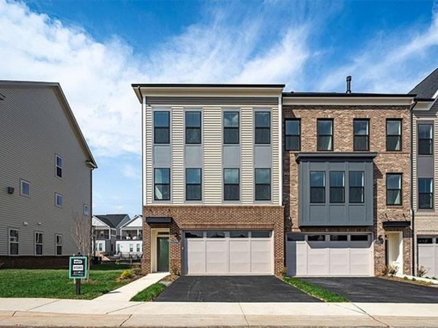 Townhouse for sale in Virginia