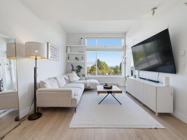 Property for sale in Fleetwood, Surrey