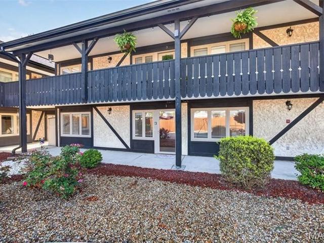 Condo for sale in Highland, Illinois