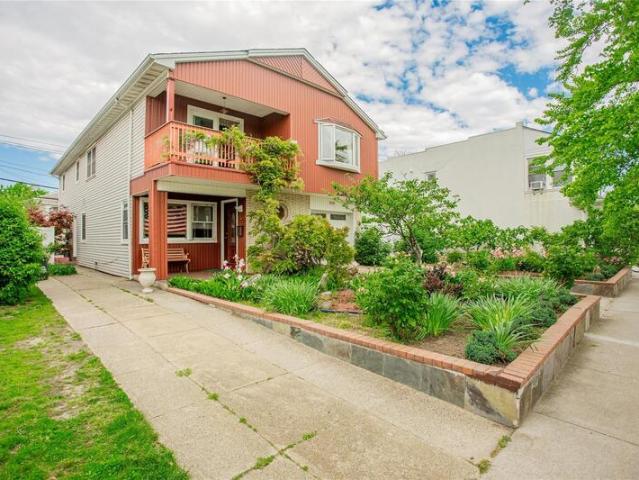 Duplex for sale in Long Beach