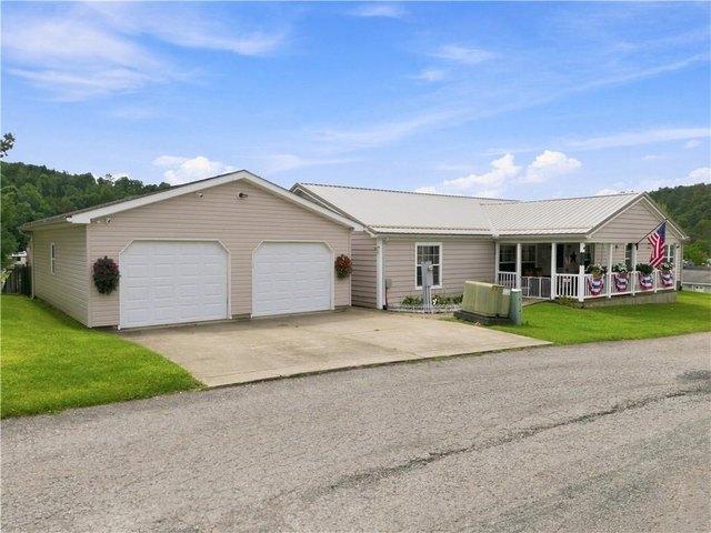 House for sale in Donegal, Pennsylvania