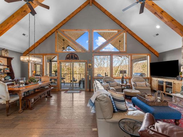 House for sale in Stone, Missouri