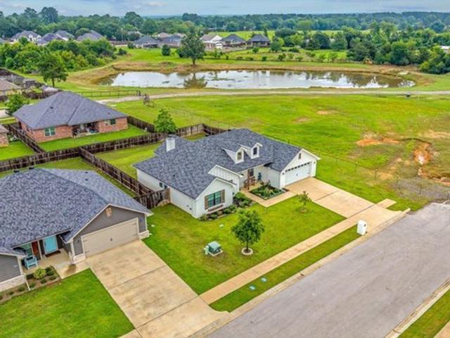 House for sale in Henderson, Texas