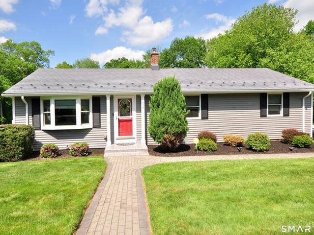 House for sale in Suffield, Connecticut