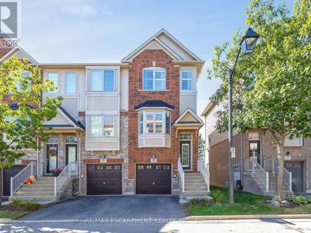 Townhouse for sale in Burlington, Golden Horseshoe