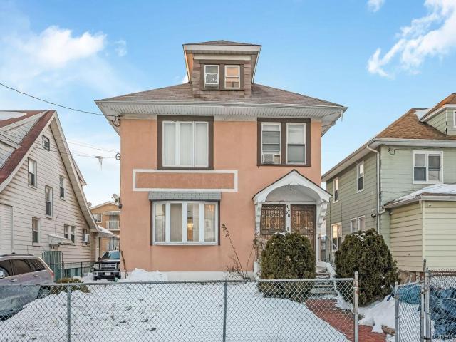 Townhouse for sale in Queens, Arverne