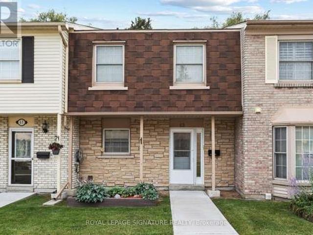 Townhouse for sale in Durham, Ontario