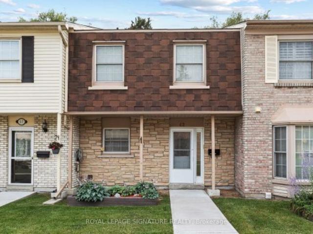 Townhouse for sale in Durham, Ontario