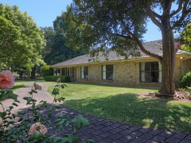 Cottage for sale in Camerons Creek, Victoria