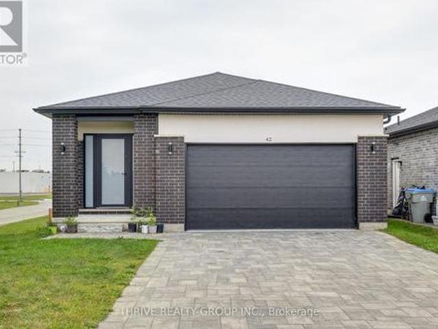 House for sale in Strathroy-caradoc, Ontario