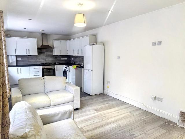Apartment for rent in London Borough of Croydon, Purley
