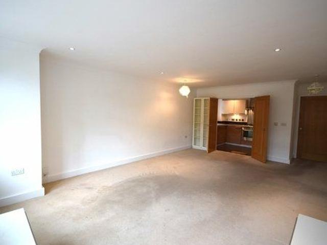 Apartment for rent in London Borough of Croydon, Purley