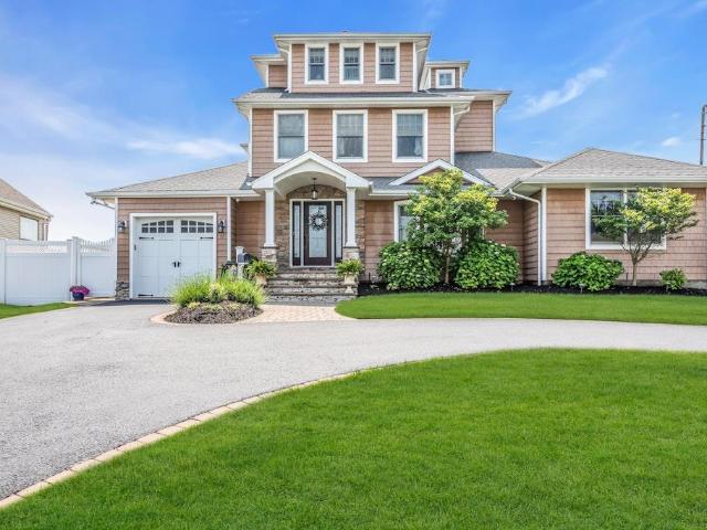 House for sale in Bayport House for sale in Bayport