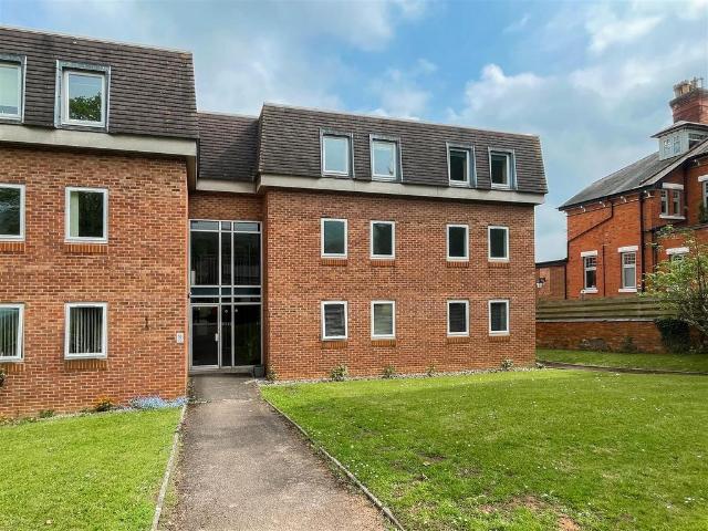 Apartment for rent in Barnard's Green, Malvern Hills