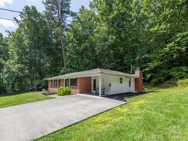 House for sale in Dahlonega, Georgia