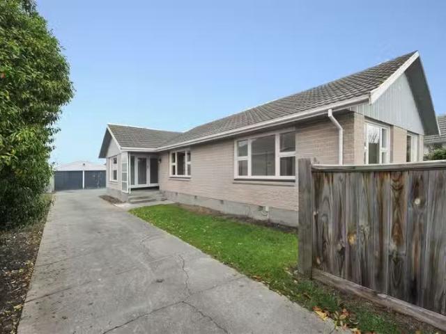 House for rent in Chaslands, Canterbury