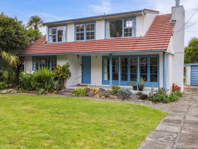 House for sale in Chaslands, Canterbury