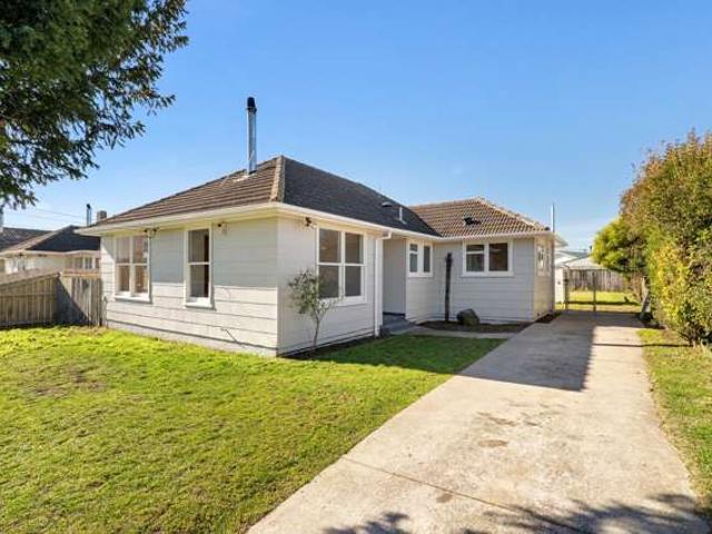 House for sale in Chaslands, Canterbury