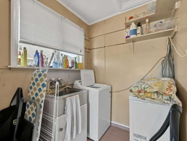 Property for sale in Chaslands, Canterbury