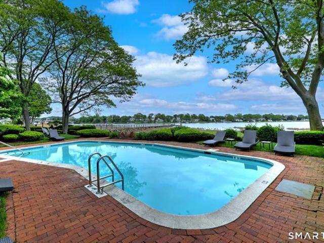 Townhouse for sale in Stratford, Connecticut