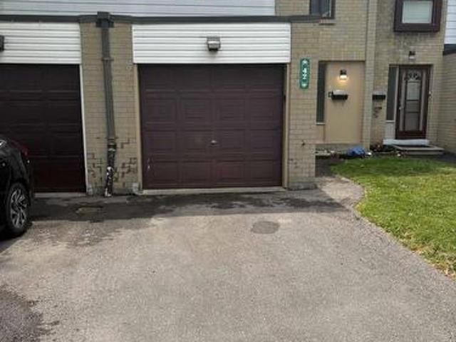 Townhouse for sale in Georgina, Ontario