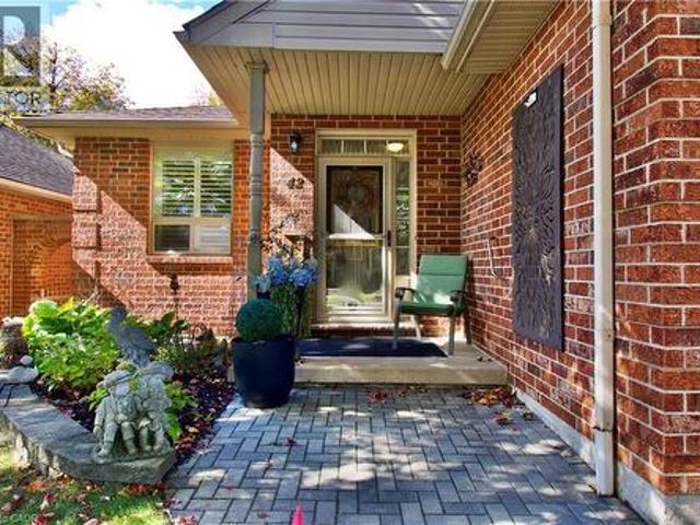 Townhouse for sale in Ancaster, Ontario