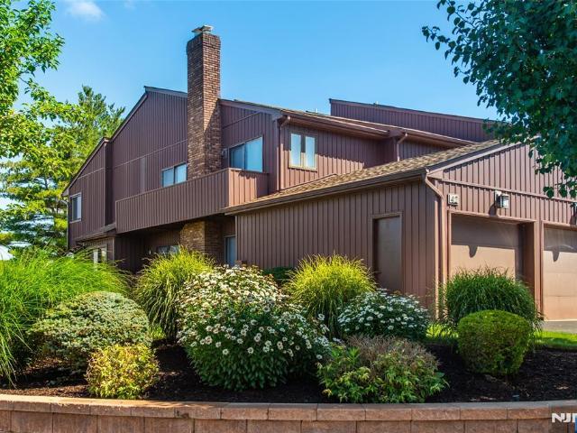 Townhouse for sale in Cedar Grove, New Jersey
