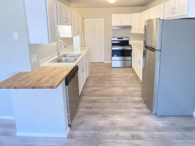 Condo for rent in Roy