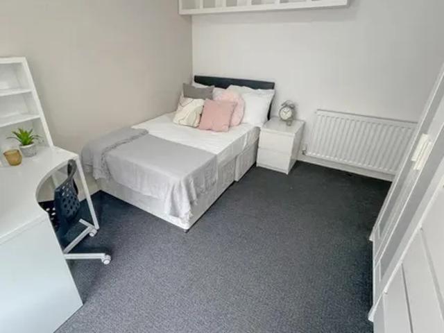 House for rent in Kensington, Calderstones