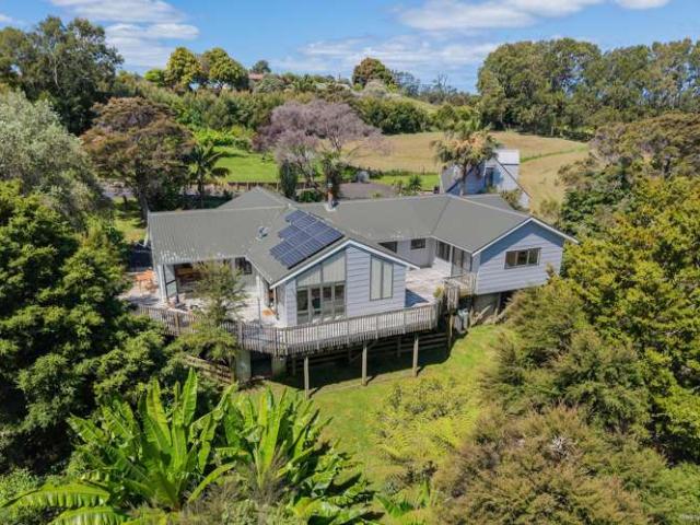 House for sale in Snells Beach