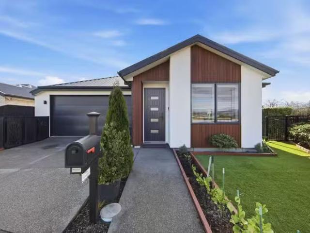 House for sale in Chaslands, Canterbury