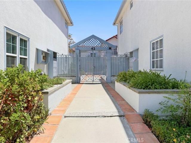 Townhouse for sale in Pasadena, California