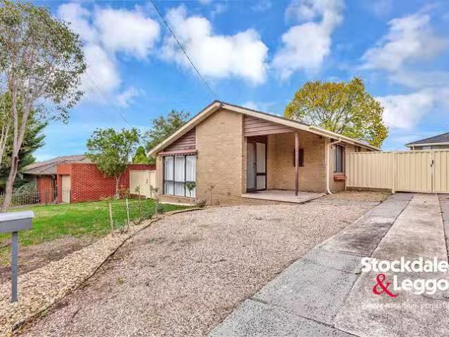 House for rent in Gladstone Park, Victoria