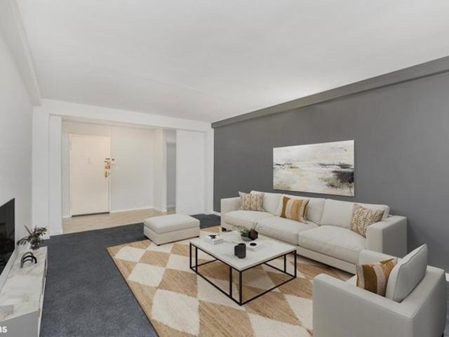 Townhouse for sale in Arverne, New York